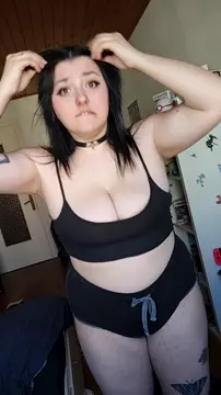 anyone want a big tiddy goth gf?