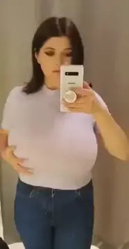 Teen showing her boobies😍